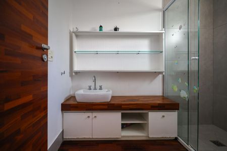 Apartamento para alugar com 256m², 3 quartos e 4 vagas Apartamento para alugar com 256m², 3 quartos e 4 vagasBanheiro da Suíte 3