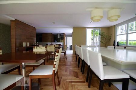 Apartamento para alugar com 256m², 3 quartos e 4 vagas Apartamento para alugar com 256m², 3 quartos e 4 vagasÁrea comum - Salão de festas