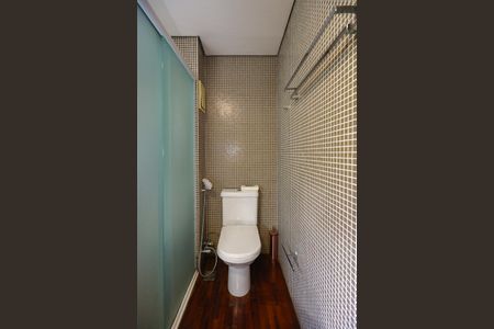 Apartamento para alugar com 256m², 3 quartos e 4 vagas Apartamento para alugar com 256m², 3 quartos e 4 vagasBanheiro da Suíte 1