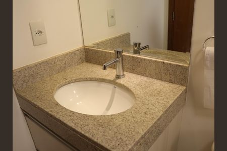 Banheiro Corredor de apartamento para alugar com 2 quartos, 63m² em Jardim Goiás, Goiânia