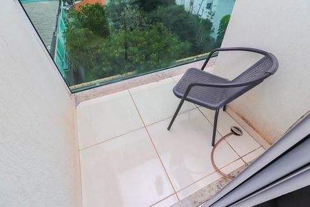 Casa de condomínio à venda com 97m², 2 quartos e 3 vagasVaranda da Suíte 1