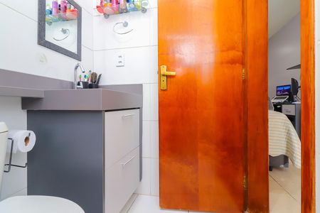 Casa de condomínio à venda com 97m², 2 quartos e 3 vagasBanheiro da Suíte 1