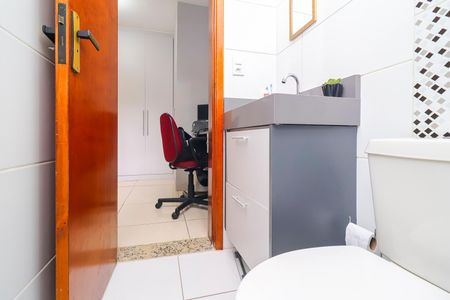 Casa de condomínio à venda com 97m², 2 quartos e 3 vagasBanheiro da Suíte 2