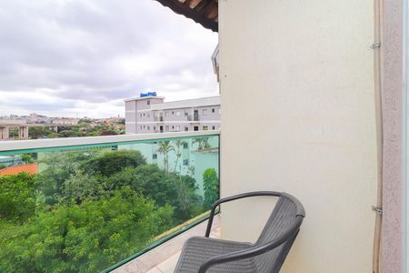 Casa de condomínio à venda com 97m², 2 quartos e 3 vagasVaranda da Suíte 1