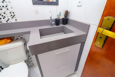 Casa de condomínio à venda com 97m², 2 quartos e 3 vagasBanheiro da Suíte 1