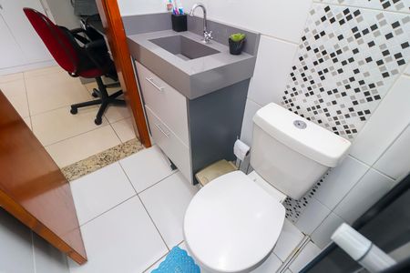 Casa de condomínio à venda com 97m², 2 quartos e 3 vagasBanheiro da Suíte 2