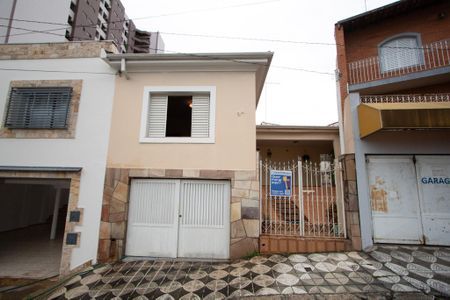 Casa para alugar com 130m², 3 quartos e 1 vagaFachada / Placa