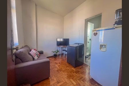 Sala de kitnet/studio para alugar com 1 quarto, 37m² em Centro, Belo Horizonte