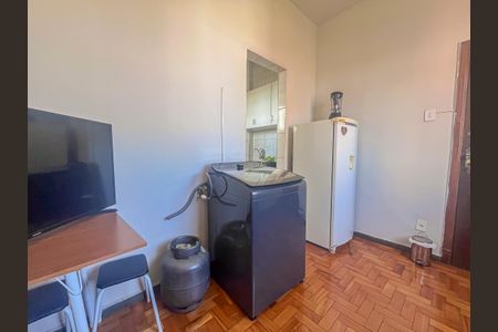 Sala de kitnet/studio para alugar com 1 quarto, 37m² em Centro, Belo Horizonte