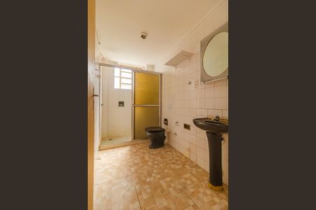 Banheiro de apartamento para alugar com 1 quarto, 45m² em Teresópolis, Porto Alegre