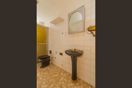Banheiro de apartamento para alugar com 1 quarto, 45m² em Teresópolis, Porto Alegre