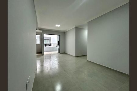 Apartamento para alugar com 80m², 2 quartos e 1 vagaSala