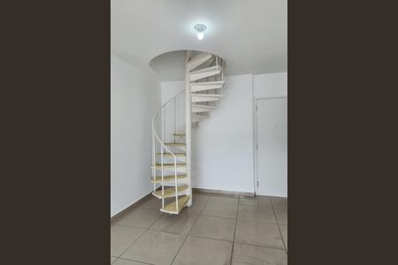 Apartamento à venda com 100m², 3 quartos e 2 vagasEscada