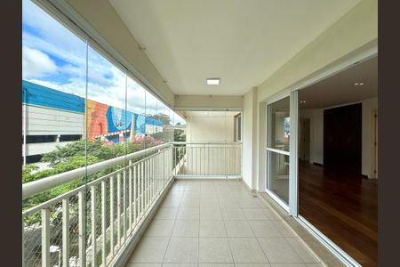 Apartamento para alugar com 123m², 3 quartos e 2 vagasVaranda