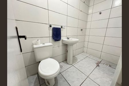Banheiro de casa à venda com 2 quartos, 70m² em Olaria, Canoas