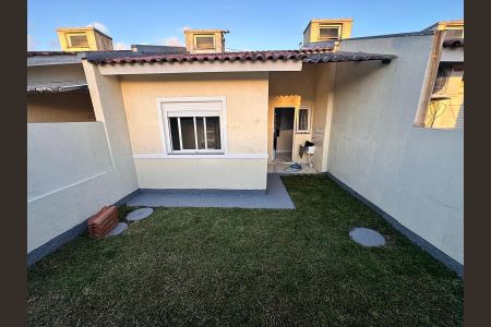 Área externa de casa à venda com 2 quartos, 70m² em Olaria, Canoas