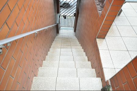 Casa à venda com 150m², 3 quartos e 3 vagasEscada de acesso