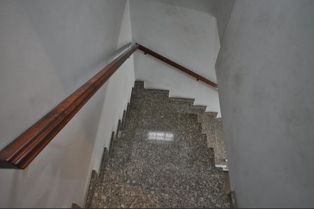 Casa à venda com 150m², 3 quartos e 3 vagasEscada