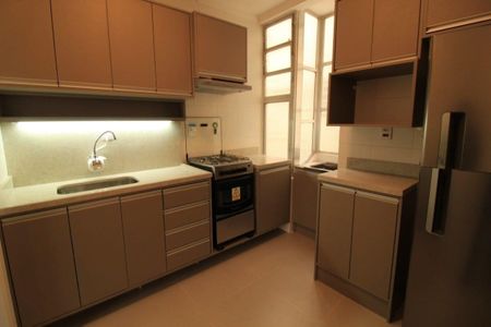 Cozinha  de apartamento para alugar com 2 quartos, 50m² em Santana, Porto Alegre