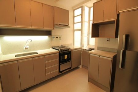 Cozinha  de apartamento para alugar com 2 quartos, 50m² em Santana, Porto Alegre