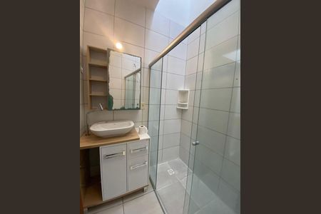 Banheiro  de apartamento para alugar com 2 quartos, 70m² em Hípica, Porto Alegre