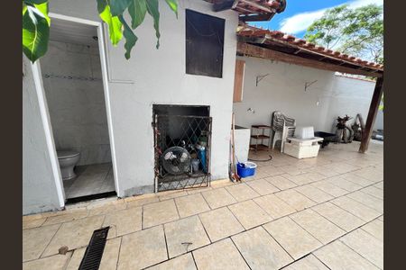 Casa para alugar com 280m², 3 quartos e 3 vagas Casa para alugar com 280m², 3 quartos e 3 vagasÁrea Externa