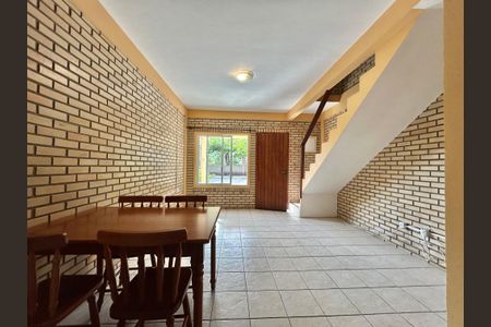 Sala de casa de condomínio para alugar com 2 quartos, 80m² em Barra da Lagoa, Florianópolis