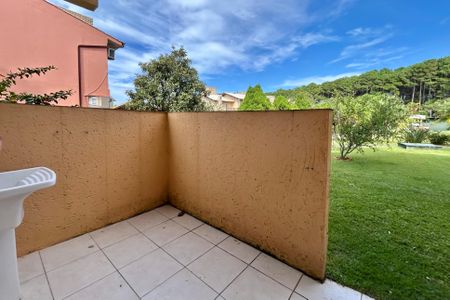 Casa de condomínio para alugar com 80m², 2 quartos e 1 vagaÁrea de Serviço