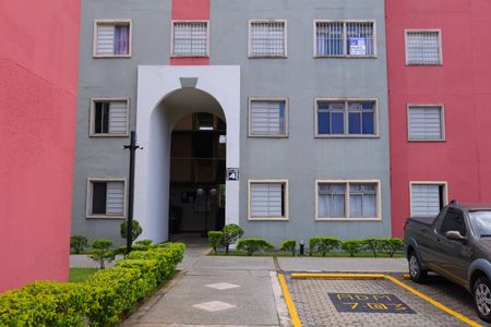 Apartamento para alugar com 59m², 3 quartos e 1 vagaPlaca instalada na janela da sala - Código da placa: LDNB-684