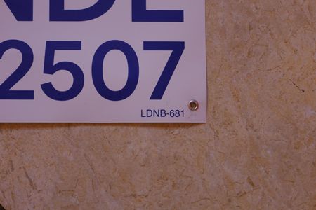 Apartamento para alugar com 59m², 3 quartos e 1 vagaPlaca instalada na janela da sala - Código da placa: LDNB-684