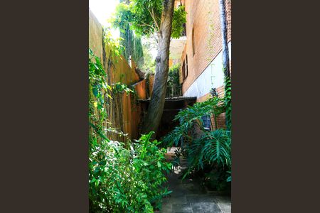 Casa à venda com 521m², 5 quartos e 4 vagas Casa à venda com 521m², 5 quartos e 4 vagasFachada