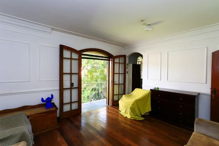 Casa à venda com 521m², 5 quartos e 4 vagas Casa à venda com 521m², 5 quartos e 4 vagassuíte 4