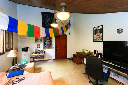 Casa à venda com 521m², 5 quartos e 4 vagas Casa à venda com 521m², 5 quartos e 4 vagasEscritório