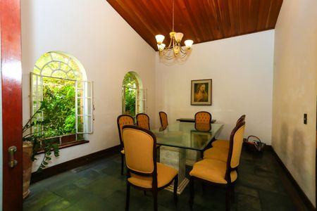 Casa à venda com 521m², 5 quartos e 4 vagas Casa à venda com 521m², 5 quartos e 4 vagassala 2