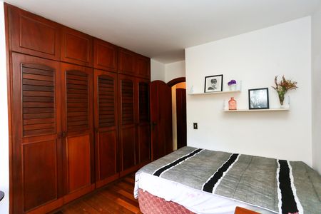 Casa à venda com 521m², 5 quartos e 4 vagas Casa à venda com 521m², 5 quartos e 4 vagassuíte 3