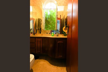 Casa à venda com 521m², 5 quartos e 4 vagas Casa à venda com 521m², 5 quartos e 4 vagasLavabo