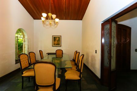 Casa à venda com 521m², 5 quartos e 4 vagas Casa à venda com 521m², 5 quartos e 4 vagassala 2