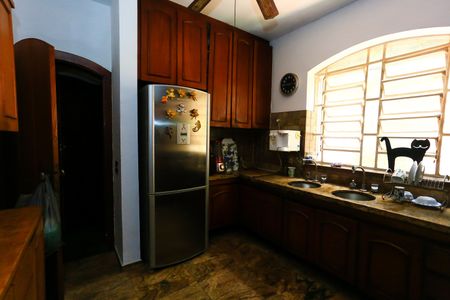 Casa à venda com 521m², 5 quartos e 4 vagas Casa à venda com 521m², 5 quartos e 4 vagascozinha