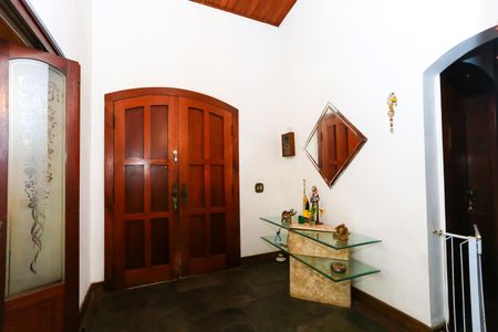 Casa à venda com 521m², 5 quartos e 4 vagas Casa à venda com 521m², 5 quartos e 4 vagasHall de entrada