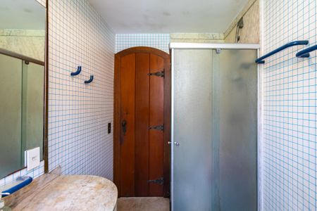 Casa à venda com 521m², 5 quartos e 4 vagas Casa à venda com 521m², 5 quartos e 4 vagasBanheiro da Suíte