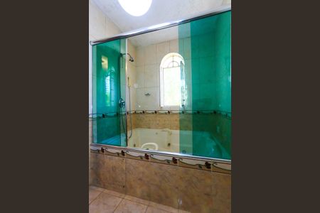 Casa à venda com 521m², 5 quartos e 4 vagas Casa à venda com 521m², 5 quartos e 4 vagasBanheiro da Suíte 4