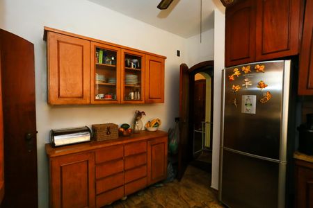 Casa à venda com 521m², 5 quartos e 4 vagas Casa à venda com 521m², 5 quartos e 4 vagascozinha