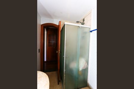 Casa à venda com 521m², 5 quartos e 4 vagas Casa à venda com 521m², 5 quartos e 4 vagasBanheiro da Suíte 1