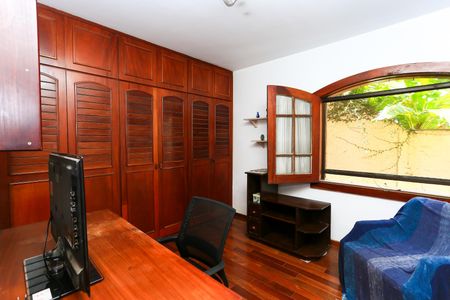 Casa à venda com 521m², 5 quartos e 4 vagas Casa à venda com 521m², 5 quartos e 4 vagassuíte 2