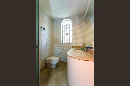 Casa à venda com 521m², 5 quartos e 4 vagas Casa à venda com 521m², 5 quartos e 4 vagasBanheiro da Suíte 1