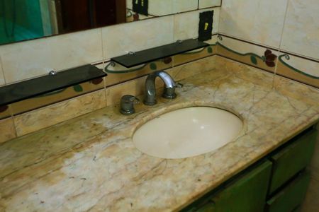 Casa à venda com 521m², 5 quartos e 4 vagas Casa à venda com 521m², 5 quartos e 4 vagasBanheiro da Suíte 4