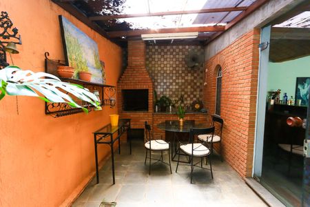 Casa à venda com 521m², 5 quartos e 4 vagas Casa à venda com 521m², 5 quartos e 4 vagasÁrea comum - Churrasqueira