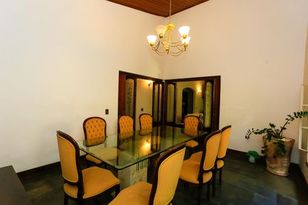 Casa à venda com 521m², 5 quartos e 4 vagas Casa à venda com 521m², 5 quartos e 4 vagassala 2