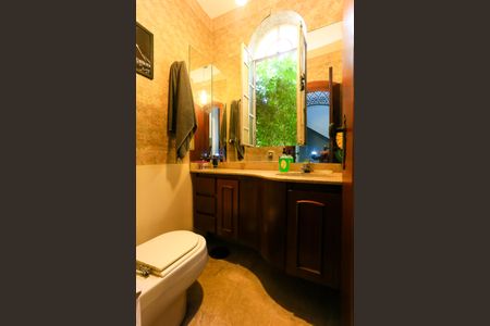 Casa à venda com 521m², 5 quartos e 4 vagas Casa à venda com 521m², 5 quartos e 4 vagasLavabo