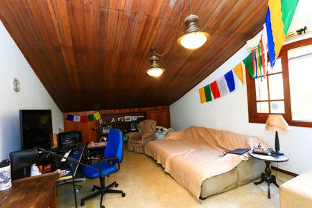 Casa à venda com 521m², 5 quartos e 4 vagas Casa à venda com 521m², 5 quartos e 4 vagasEscritório